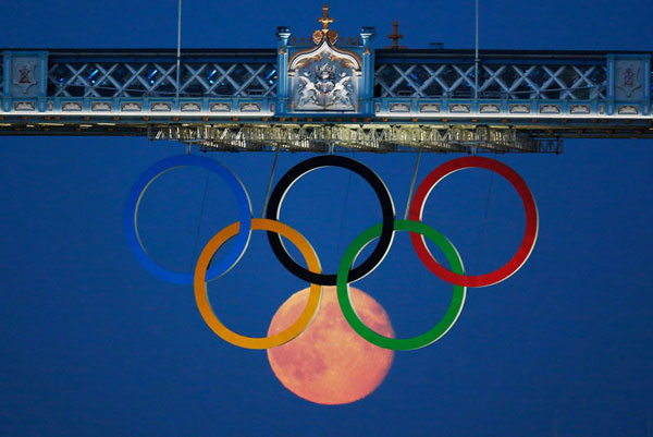 1-full-moon-olympic-rings-l