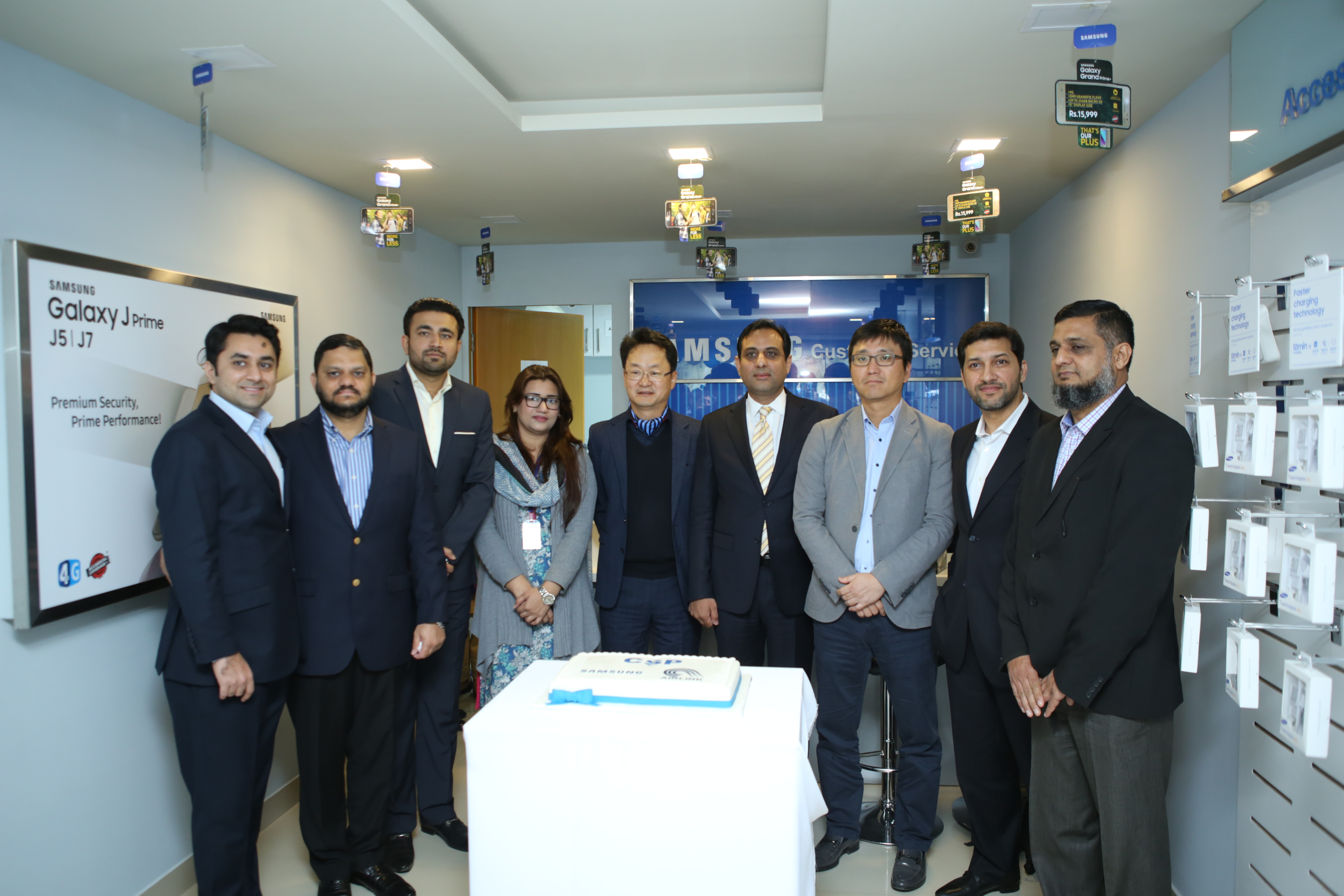 Mr. J. H. Lee and other members of Samsung Pakistan at the launch of Service Center in Islamabad