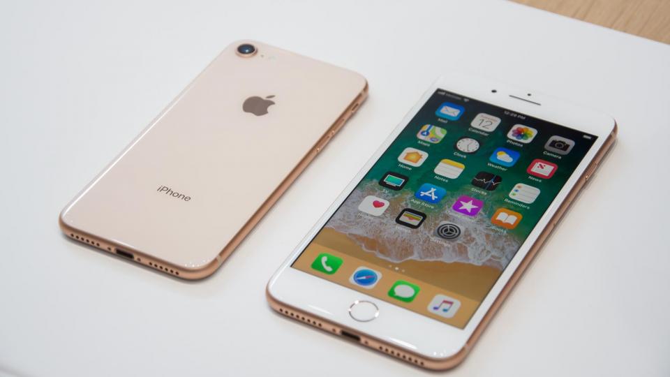 The Older version of iPhone, iPhone 7 is reportedly selling more than the recently launched iPhone 8, claimed KeyBanc Capital Markets analyst John Vinh.