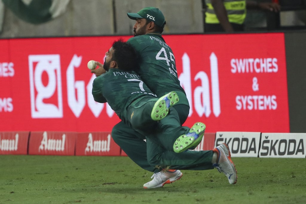 Pakistani Cricketers Missing Catch